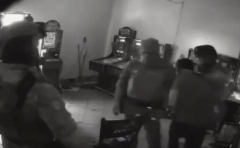 Militares meten golpiza a joven en Peribán, Michoacán.