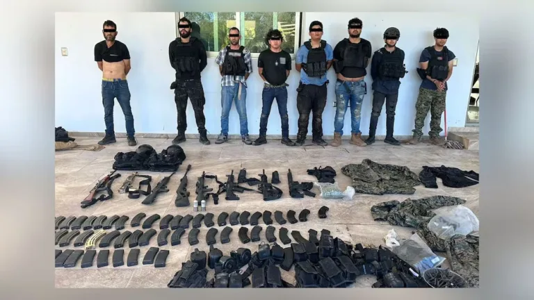Los detenidos en la incursión federal a Jesús María, en Culiacán.