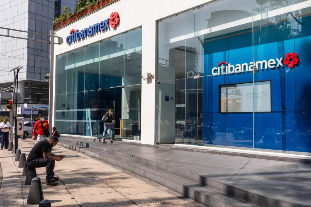 Citigroup atomiza el control de Banamex.