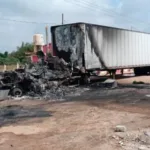 Más de 200 tractocamiones fueron incendiadios y cinco conductores murieron.