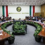 Tres consejeros del INE se despidieron con denuncias de persecución política.