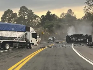 El sitio del fatal accidente en la carretera Toluca-Valle de Bravo.