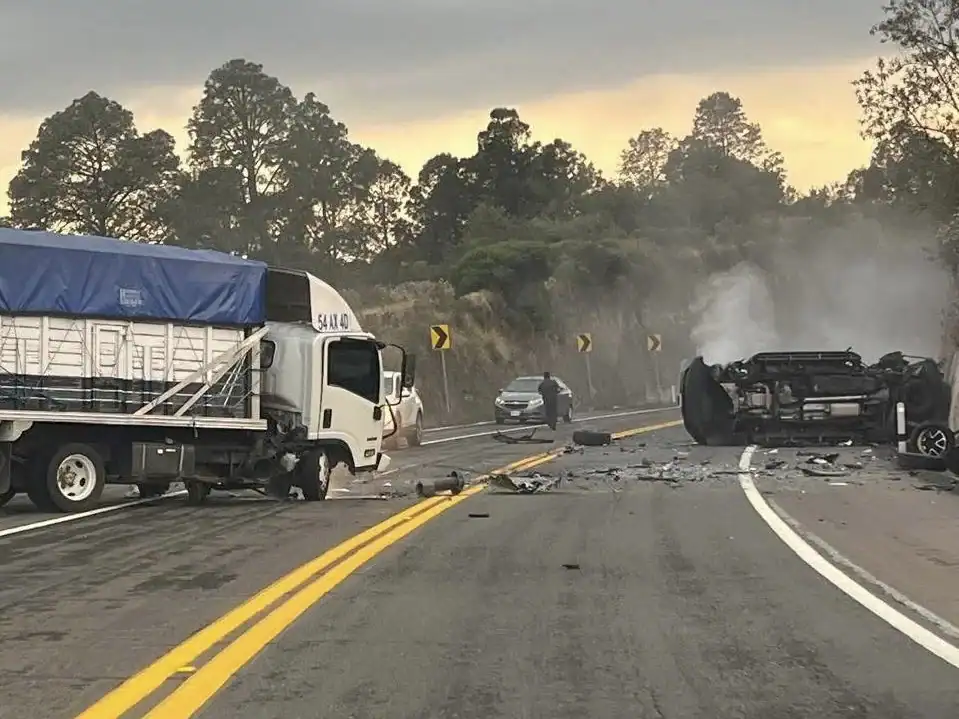 El sitio del fatal accidente en la carretera Toluca-Valle de Bravo.