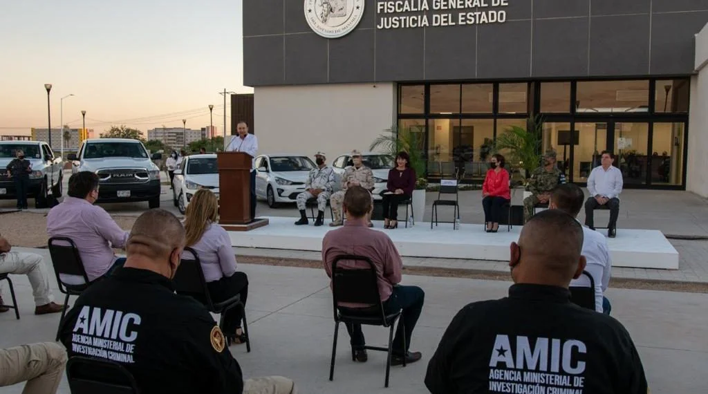El gobernador Alfonso Durazo en la sede ministerial de la Fiscalía de Sonora.