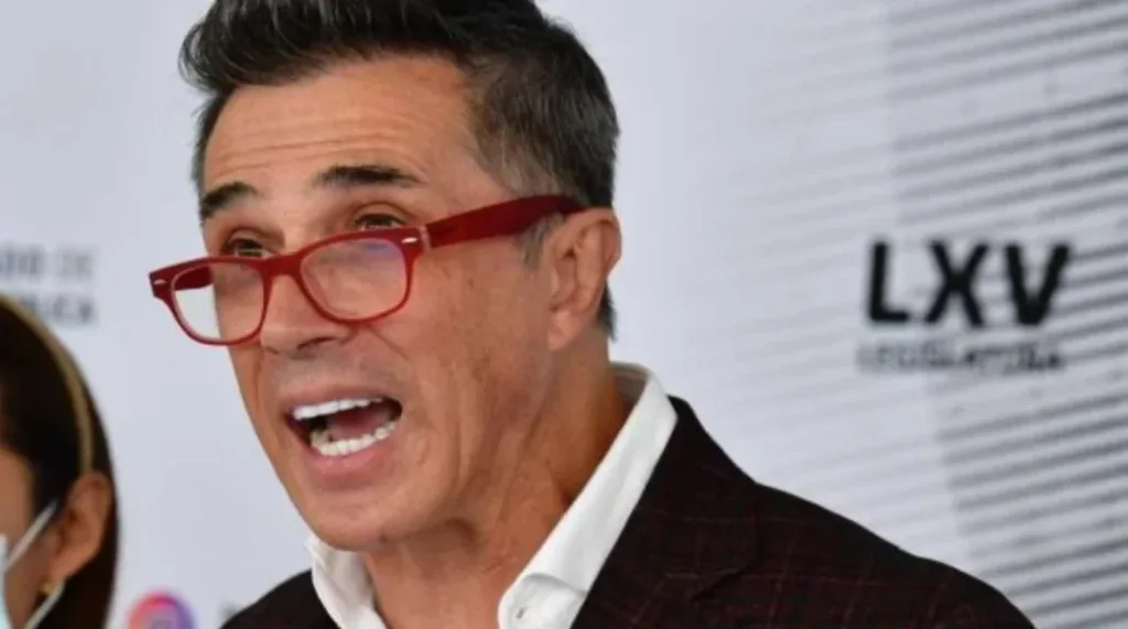 Morena sancionó a Sergio Mayer.