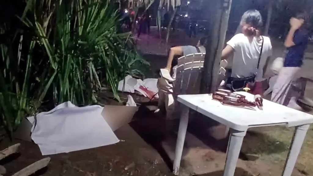 Asesinan a tres mujeres y un hombre en Barra Vieja, Acapulco.