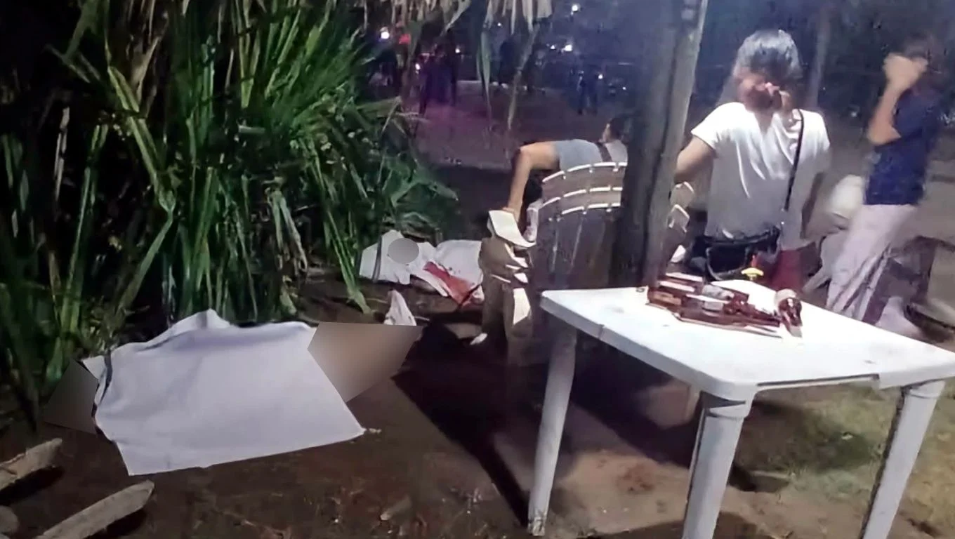 Asesinan a tres mujeres y un hombre en Barra Vieja, Acapulco.