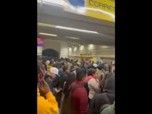 Congestionamiento en algunas estaciones del Metro.
