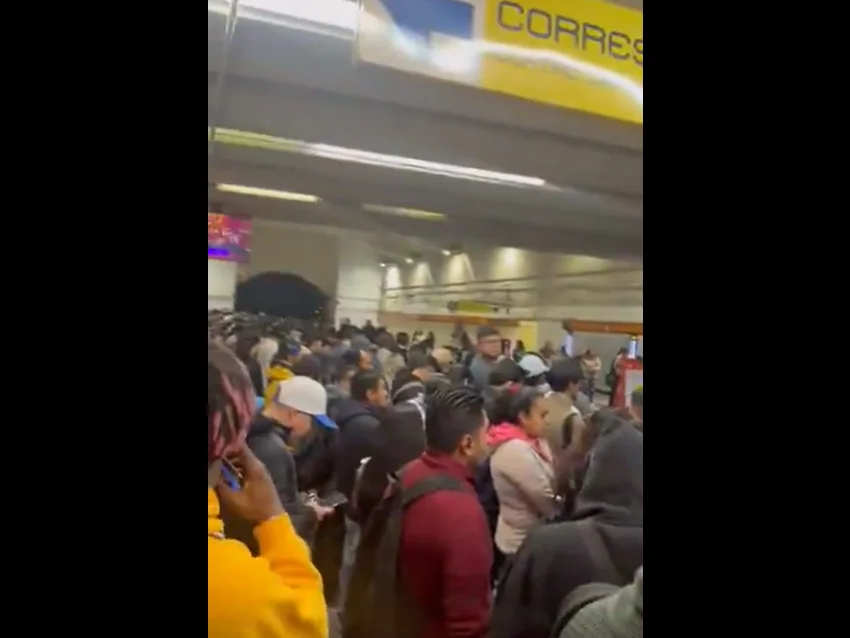 Congestionamiento en algunas estaciones del Metro.
