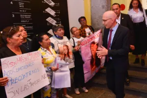 Madres buscadoras reclaman la tibieza de Volker Türk, comisionado de la ONU.