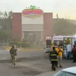 Terror en Culiacán tras ataque al Casino Tropicana donde murió una mujer.