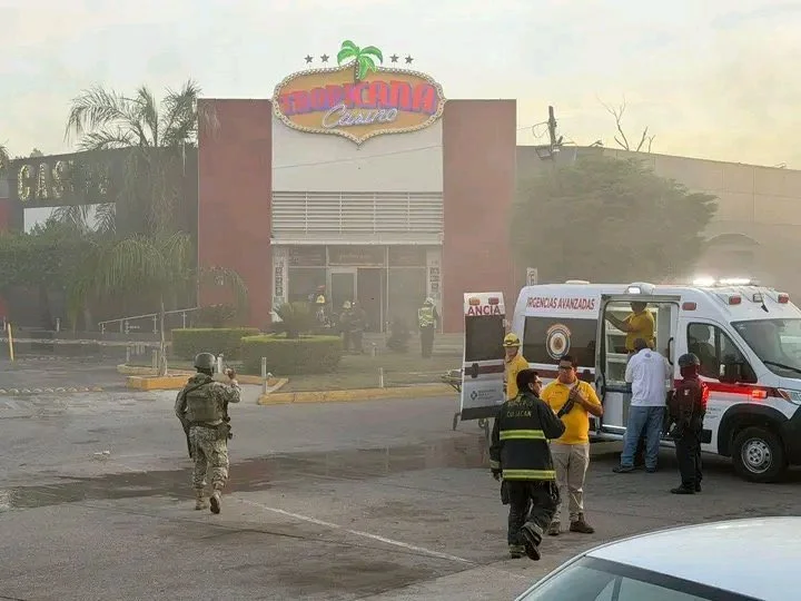 Terror en Culiacán tras ataque al Casino Tropicana donde murió una mujer.