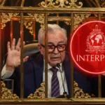 Rocha Moya e Inzunza en una jaula de oro gracias a la ficha roja de la Interpol. (Imagen creada con IA en Grok)