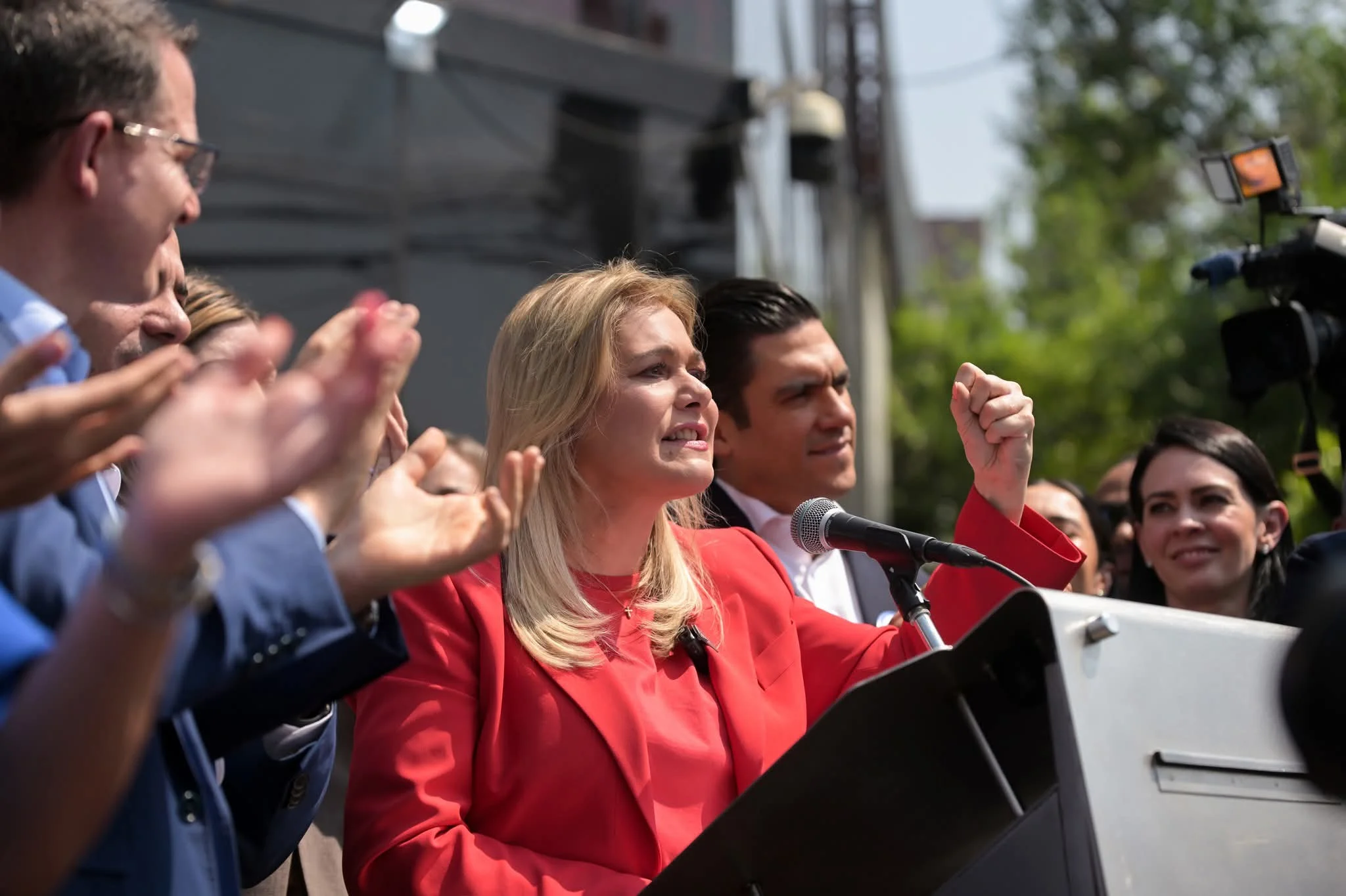 Maru Campos, gobernadora de Chihuahua, acusa acoso político frente a la FGR.