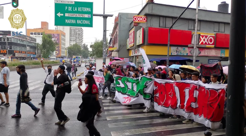 Estudiantes del IPN explotaron tras plantón de Mario Delgado.
