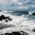 Alertan por mar de fondo en el Oceáno Pacífico.