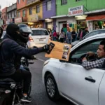 El nuevo modus operandi de extorsión con fotos familiares en un sobre.