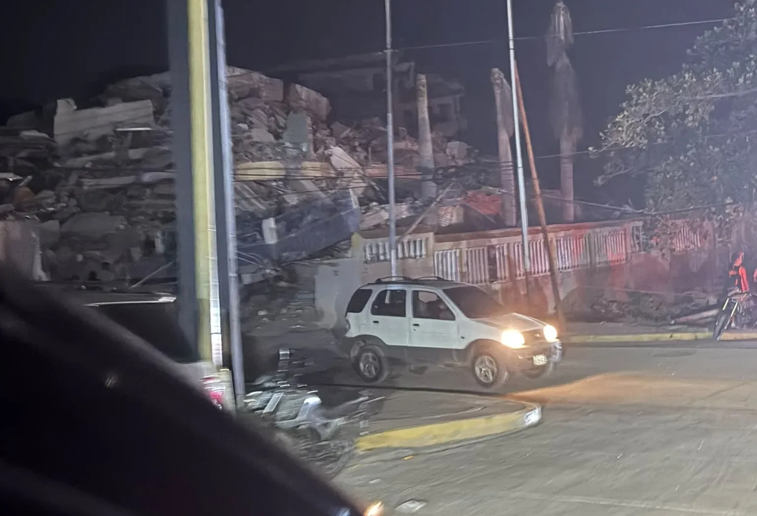 Labores de rescate están paralizadas en Venezuela ante falta de rescatistas y herramientas.