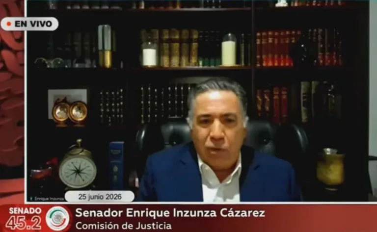 Enrique Inzunza sólo aparece de manera virtual.