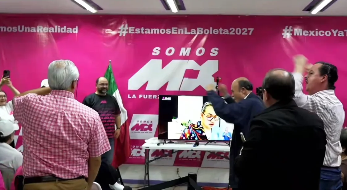 Integrantes de Somos México celebran la decisión del INE.