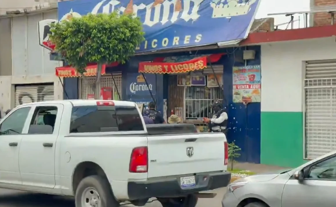 Cateos en vinaterías de Irapuato tras muerte por tequila adulterado.