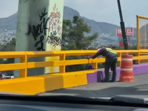Vuelve el amarillo a puentes y señalizaciones viales.