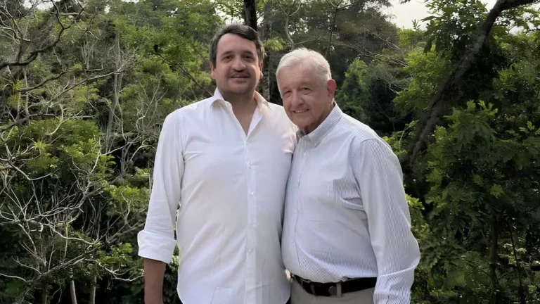 Andy con su papi AMLO.