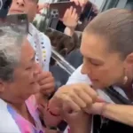Madre de Roxana interepta a Sheinbaum.