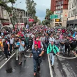 Maestros avanzan rumbo al Estadio CDMX.
