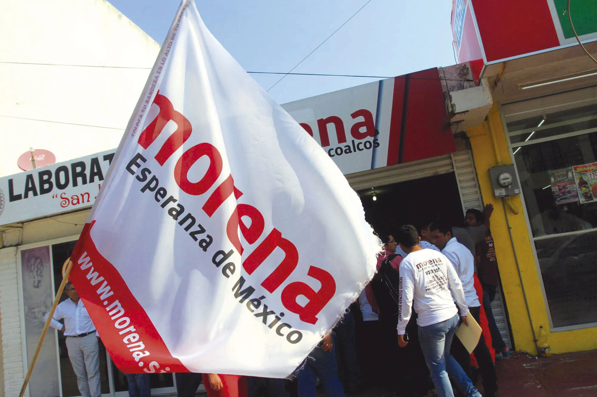 Morena apresura sus precampañas.