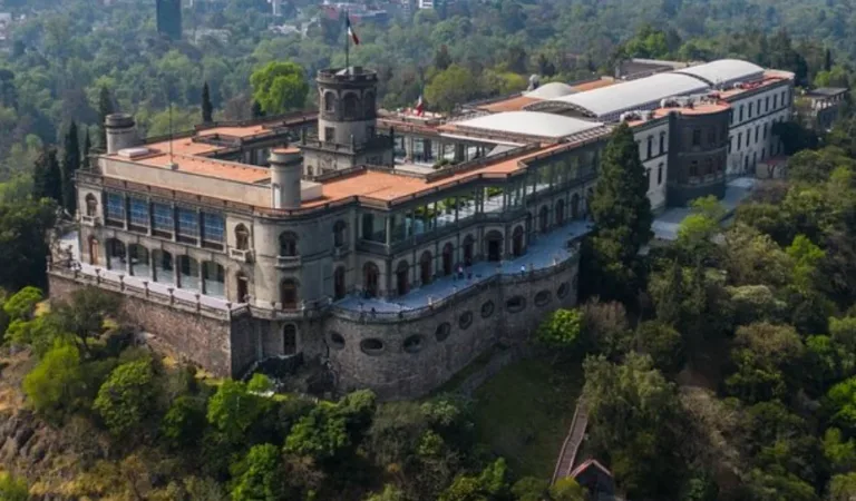 Que no le mientan El Castillo de Chapultepec no se renta para quinceañeras ni bodas.