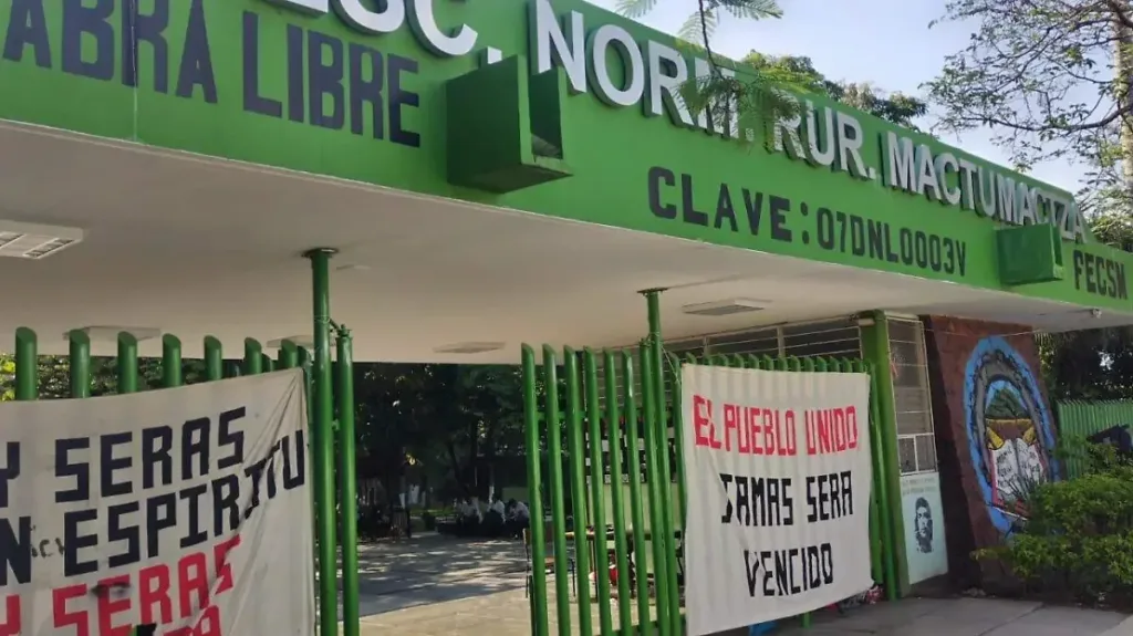 Denuncian novatadas crueles en Escuela Normal de Mactumatzá.