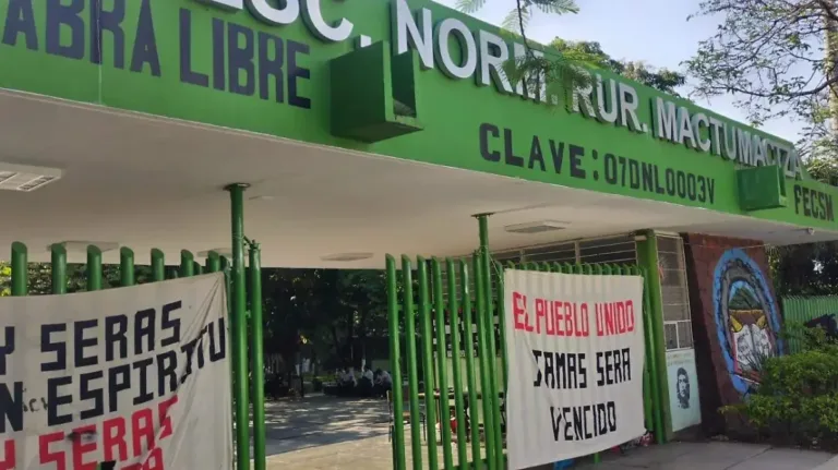 Denuncian novatadas crueles en Escuela Normal de Mactumatzá.