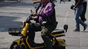 Guía de emplacamiento para scooters y bicicletas eléctricas.