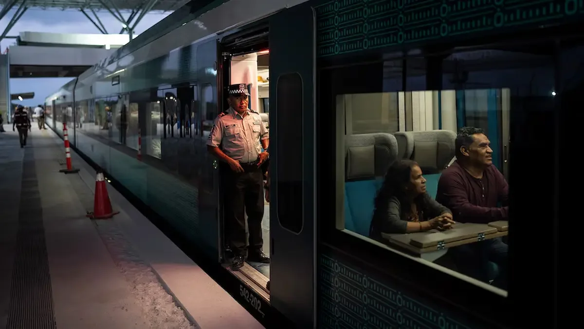 Pasajeros pasaron cinco horas varados en el Tren Maya.
