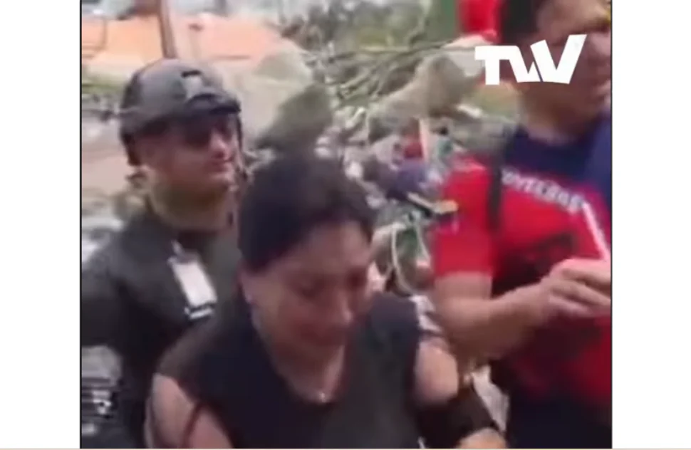 Policías de La Guaira fueron hallados robando dólares de las víctimas del terremoto en Venezuela.