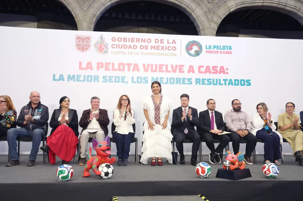 Clara Brugada rinde informe sobre obras para el Mundial 2026.