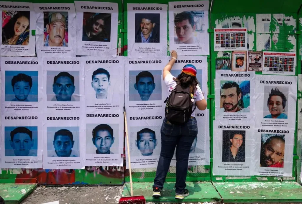 Gobierno de la CDMX dará apoyos a hijos de desaparecidos.