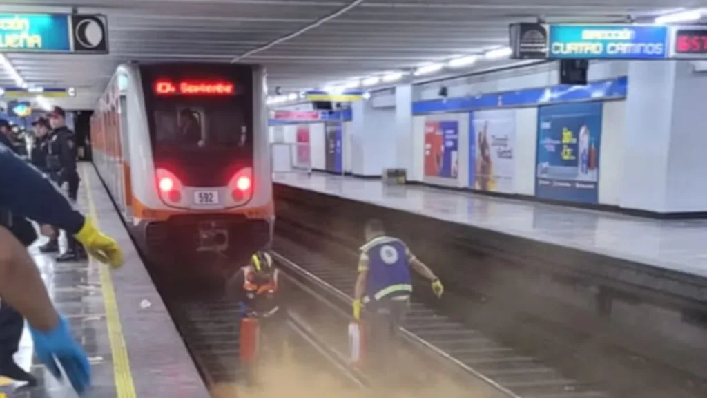 Empujaron a mujer deliberadamente al Metro y sobrevivió.