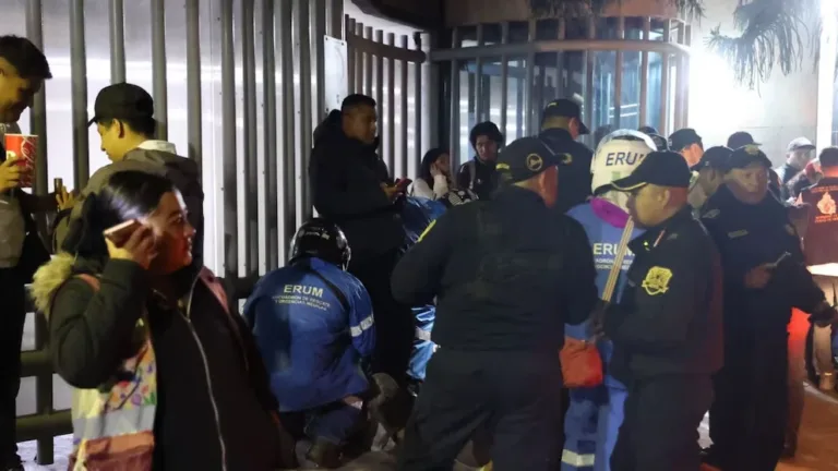 Tres personas murieron por asfixia tras los festejos por el triunfo de México en la CDMX.