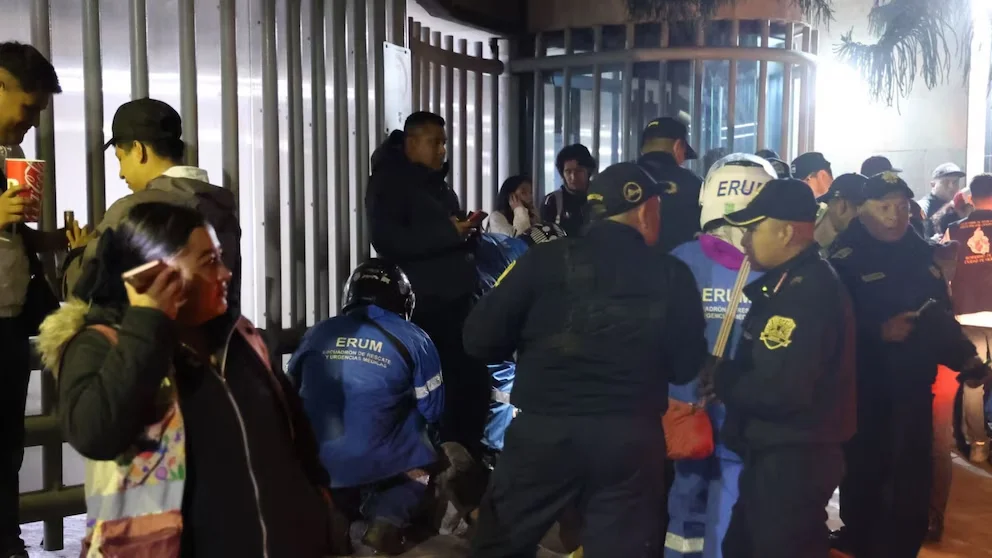 Tres personas murieron por asfixia tras los festejos por el triunfo de México en la CDMX.