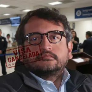 Le cancelan la visa a Andrés Manuel López Beltrán y monta en cólera.