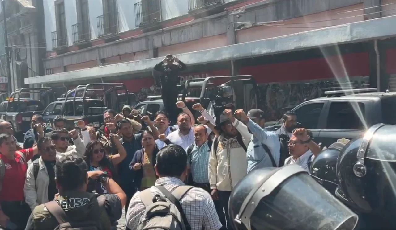 La CNTE dobla a Sheinbaum.