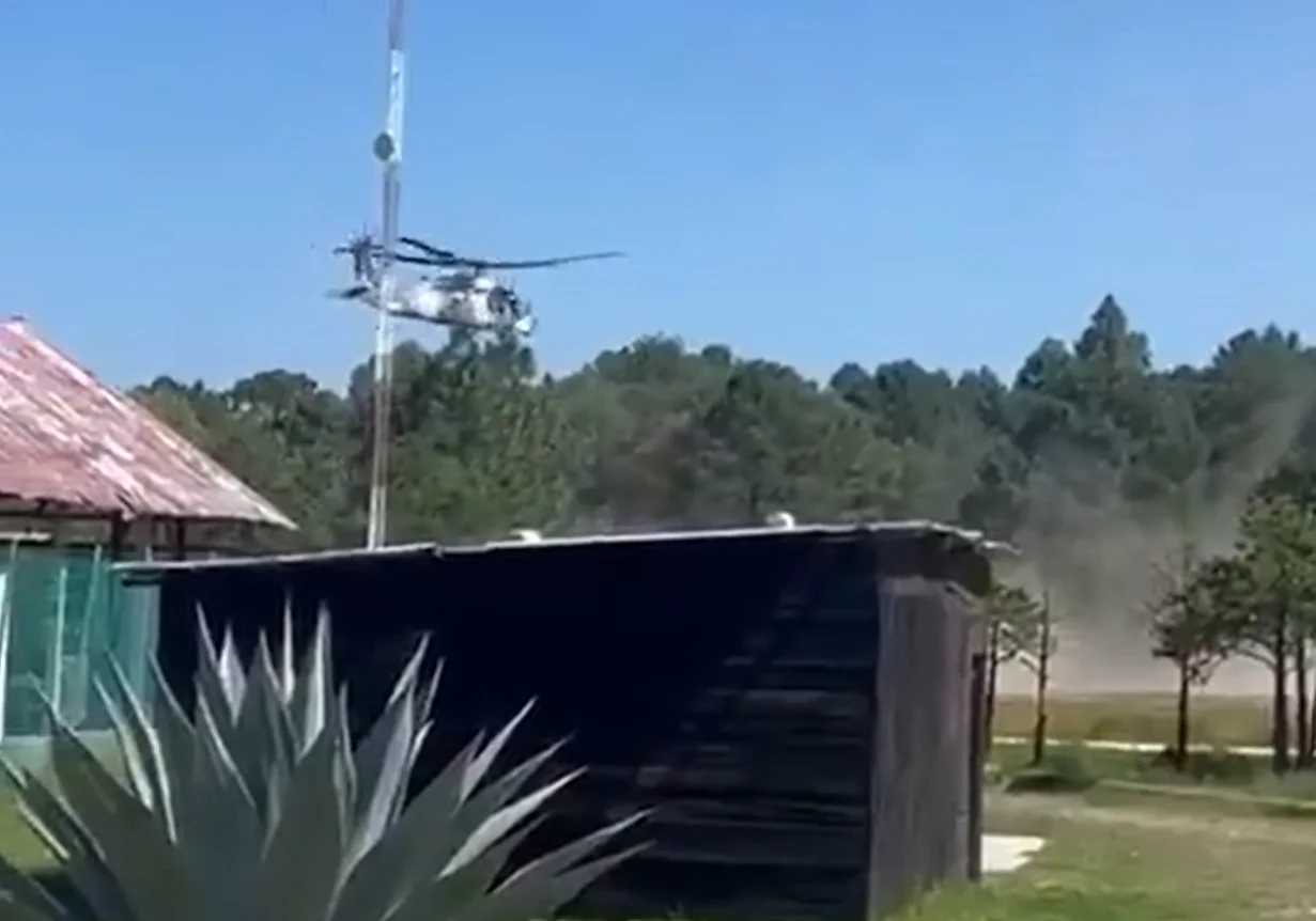 El momento en que el helicóptero comienza a desplomarse.