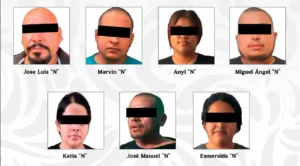 Siete de los doce presuntos extorsionadores detenidos en Michoacán.