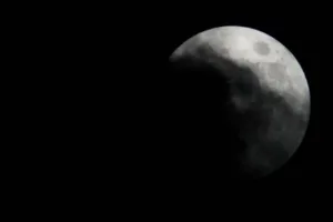 El 27 de agosto habrá eclipse lunar parcial.
