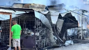 Mercado de Acapulco se incendia nuevamente.