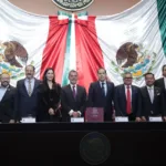 Édgar Amador, titular de Hacienda, entrega el Paquete Económico 2027.