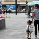 Cae la natalidad en México a niveles muy bajos.