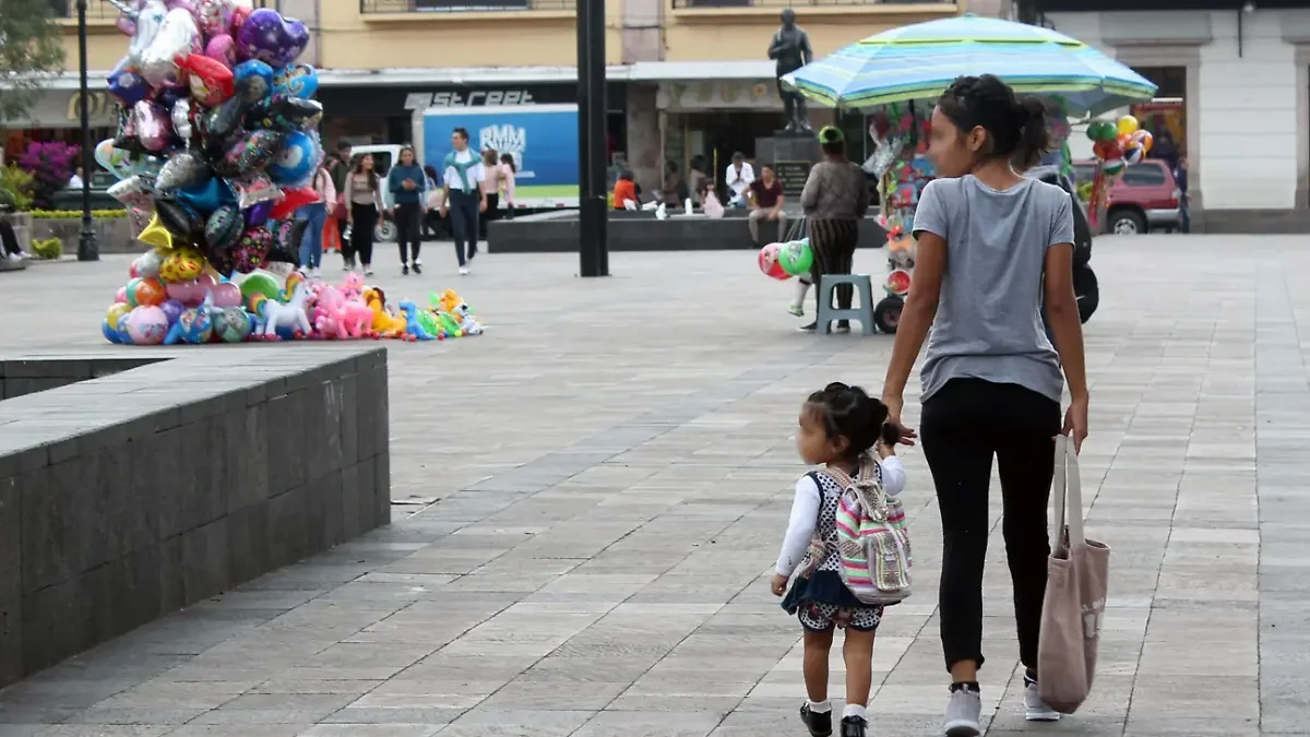 Cae la natalidad en México a niveles muy bajos.